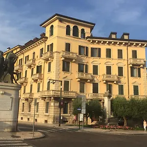 Lady Vérone